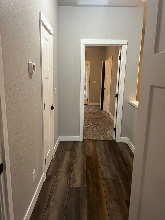 Building Photo - 2 Bedroom 2.5 Bath Townhome in desirable C...