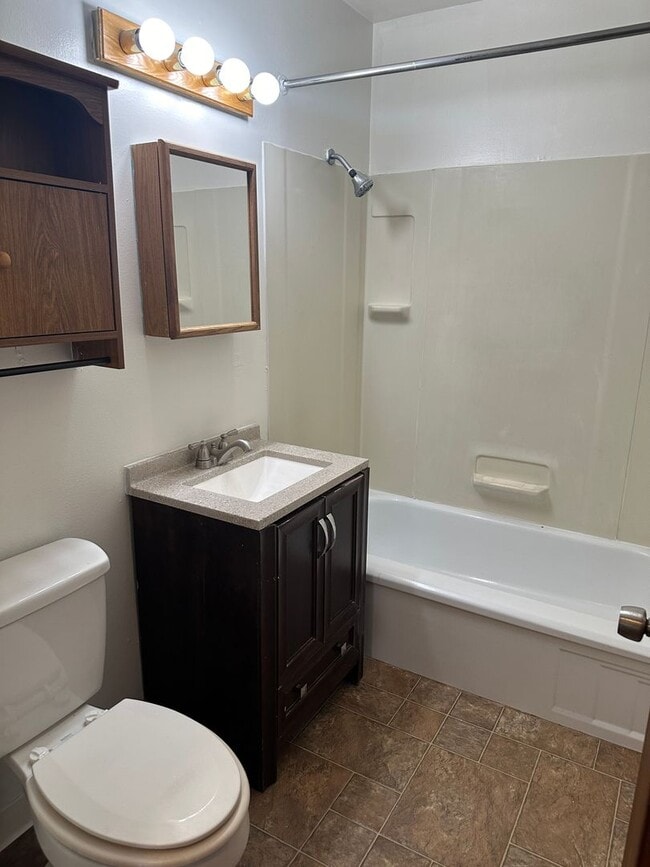 Building Photo - 3 Bedroom Home For Rent