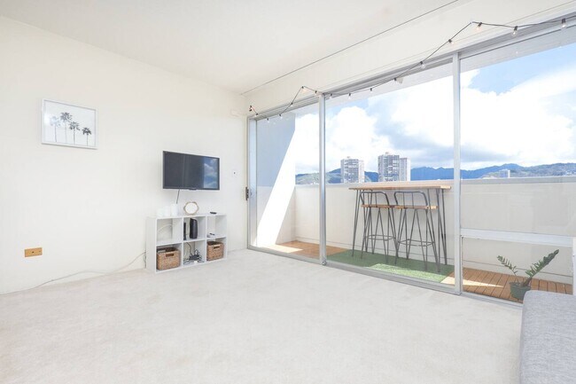 Building Photo - 2281 Ala Wai Blvd