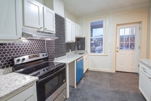 Building Photo - 206 Center St