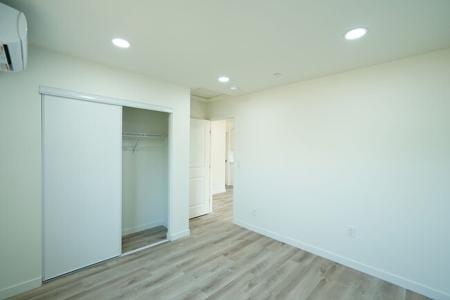 Building Photo - 4805 Charlotte Way