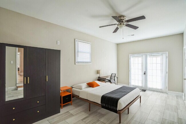 Building Photo - Stylish, Newly-Renovated Home in Raleigh with Great Location!