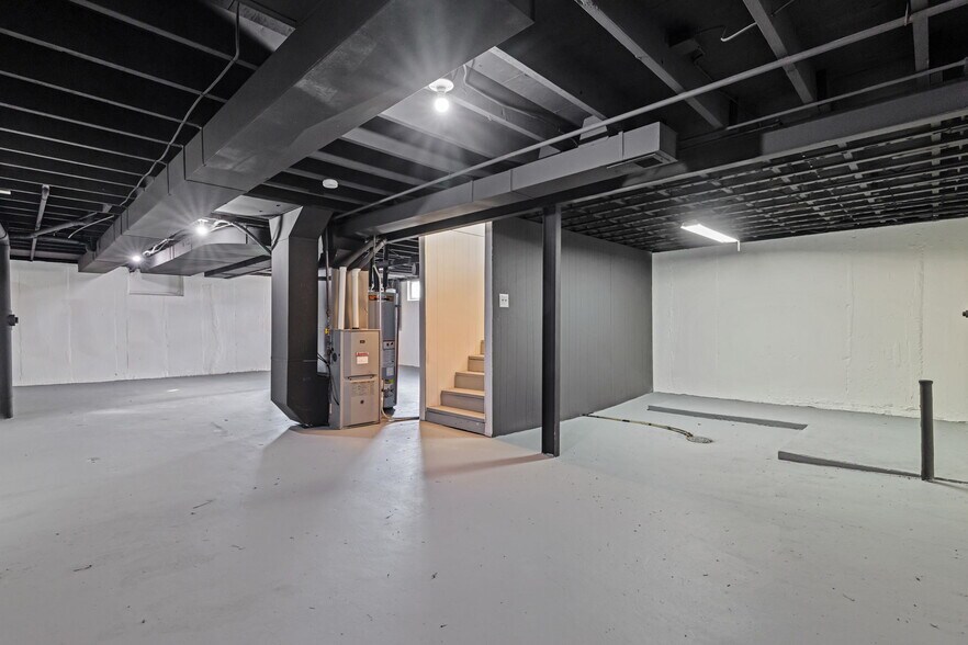 Building Photo - 1655 Fenmore Dr