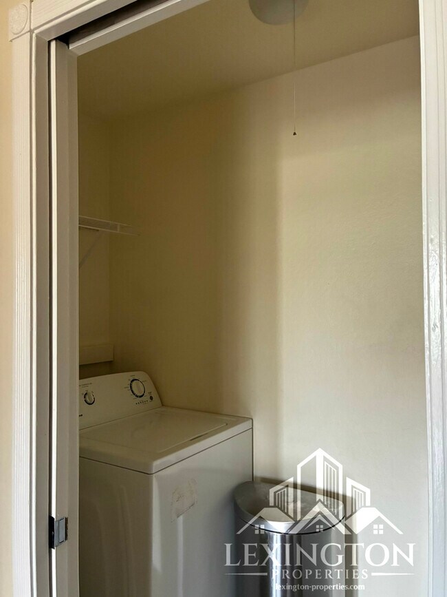 Building Photo - Wonderful, 3BD/2BA, Home off Bell St. and ...