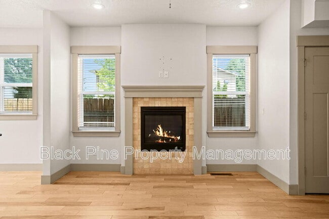 Building Photo - 909 N 31st St