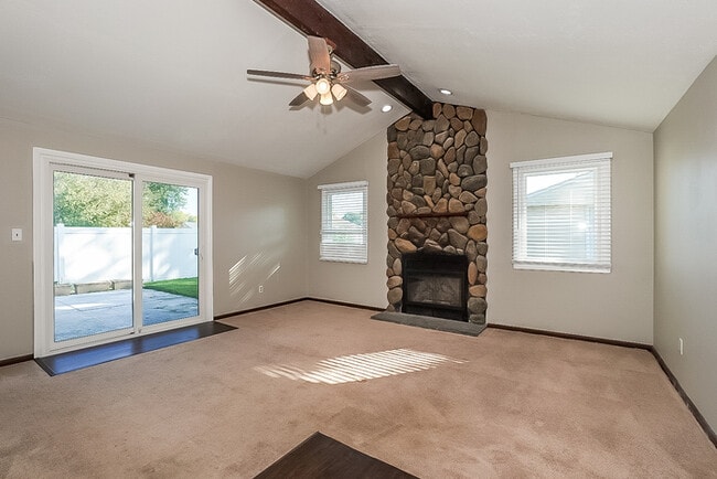 Building Photo - 8975 Cambridge Dr