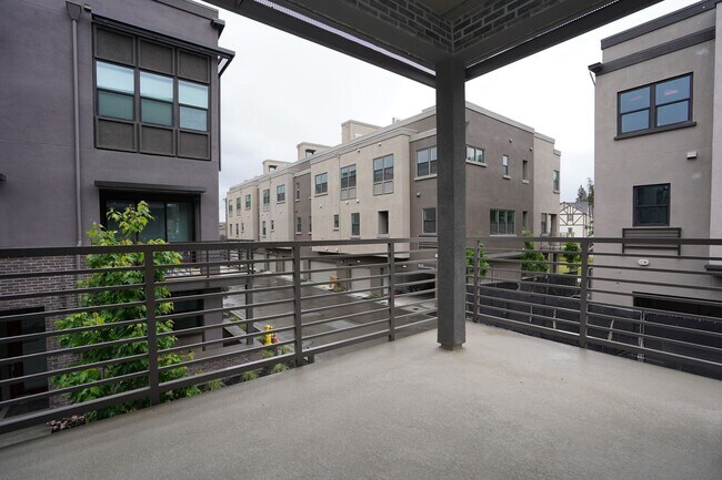 Building Photo - New Construction End Unit Luxury Townhome in Central Sunnyvale Location!