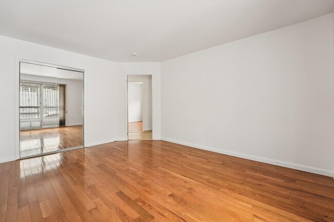 Building Photo - 529 38th St