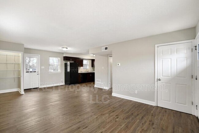 Building Photo - 8003 Grenelle Dr