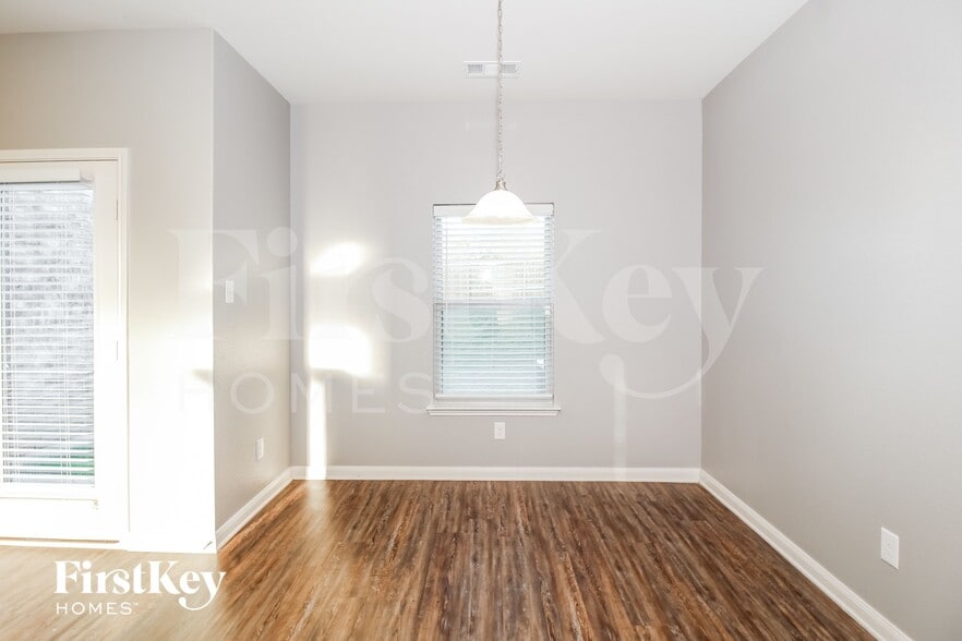 Building Photo - 5401 Zara Dr