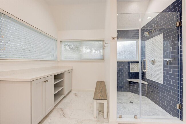 Building Photo - 18 Candle Pine Pl
