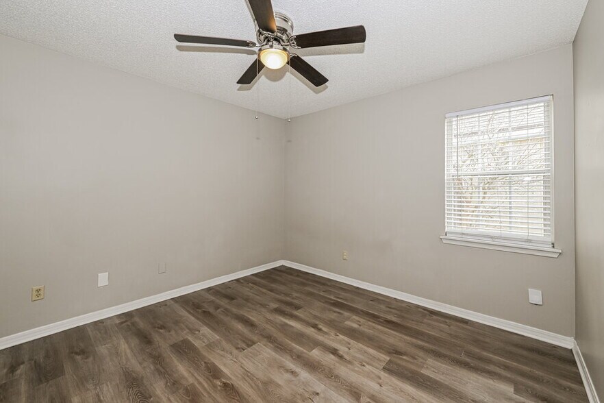 Building Photo - 7737 Manassas Ct E