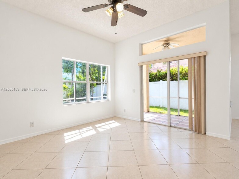 Building Photo - 908 Tanglewood Cir