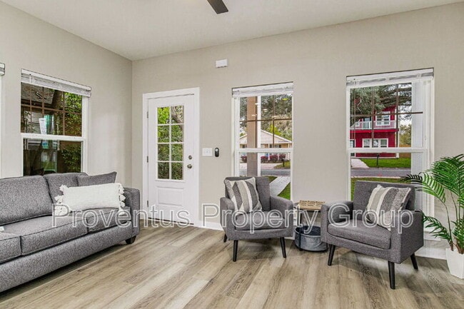 Building Photo - 1018 N D St