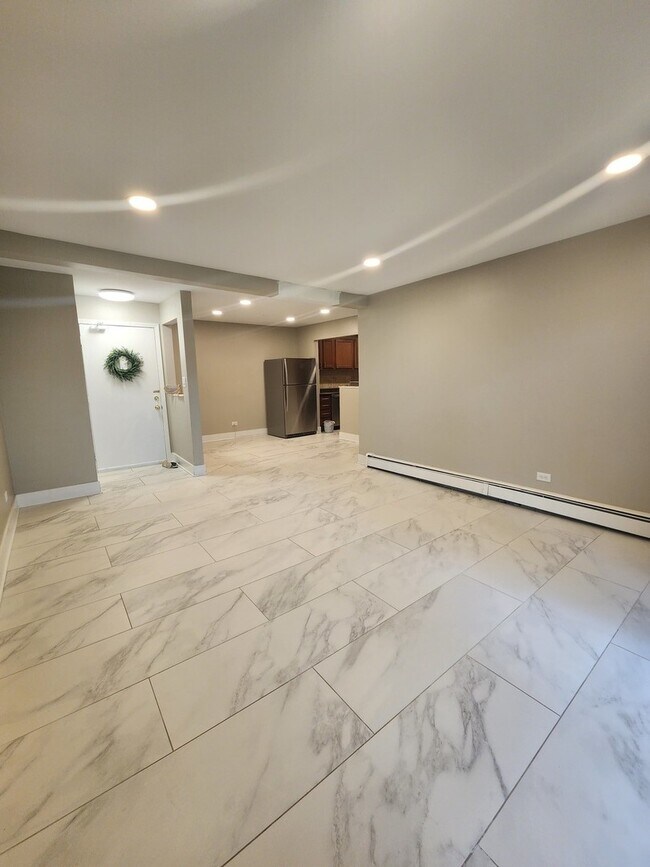 Building Photo - 585 Heritage Dr