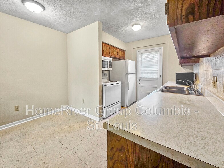 Building Photo - 2541 E Morris Dr
