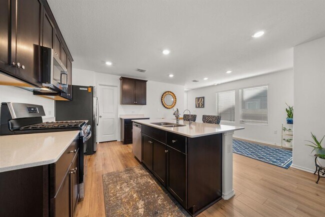 Building Photo - 7204 Sparkling Light Dr