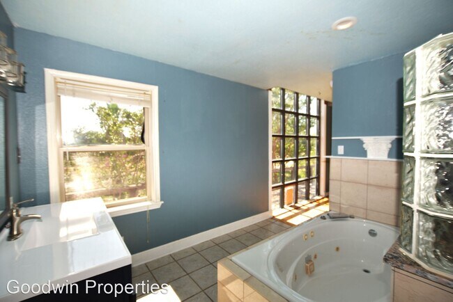 Building Photo - 5 br, 5 bath House - 718 Owl Hollow Road
