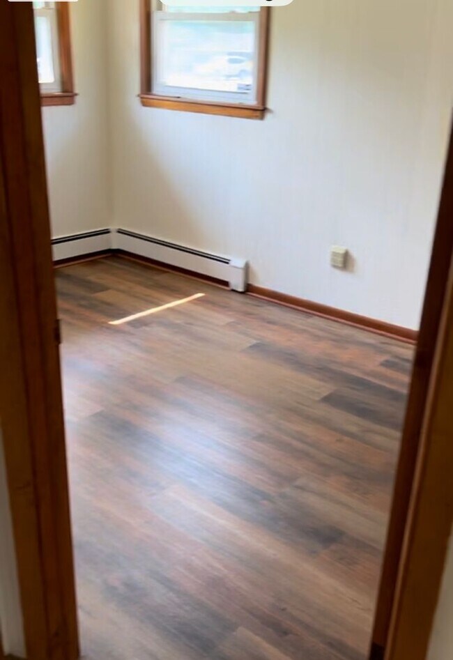 Building Photo - Cute 3 bedroom house