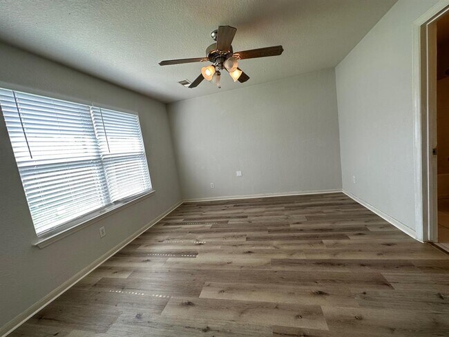 Building Photo - 13231 Ridgewood Knoll Ln