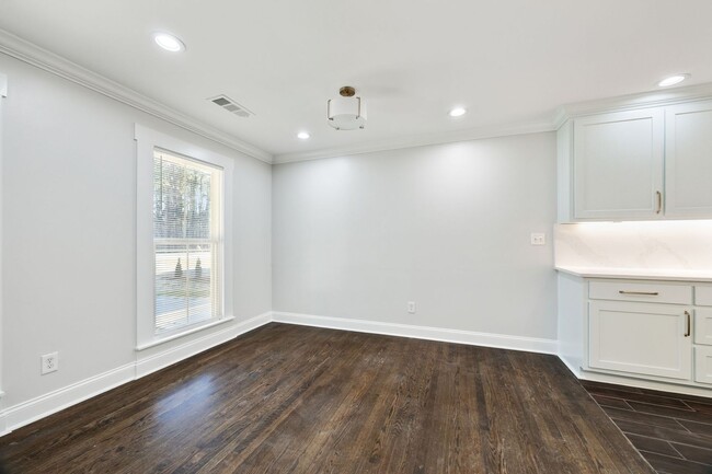 Building Photo - Beautifully Renovated Ranch Floor Plan, 3 ...