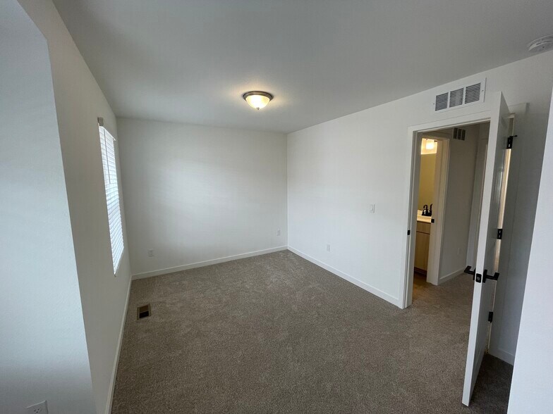 Building Photo - 15275 W 68th Pl