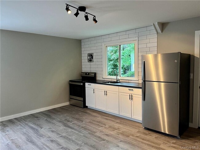 Building Photo - 46 Sunset Dr