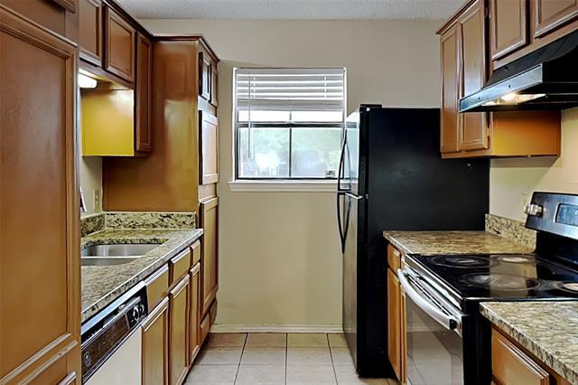 Building Photo - 9600 Royal Ln