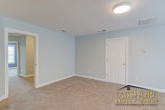 Building Photo - 325 Timber Meadow Lake