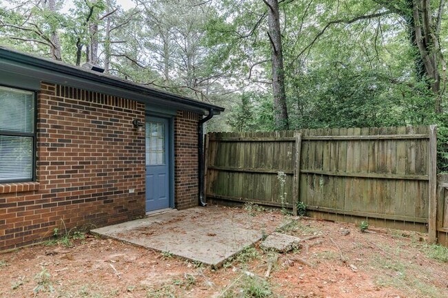 Building Photo - 1182 Whit Davis Rd