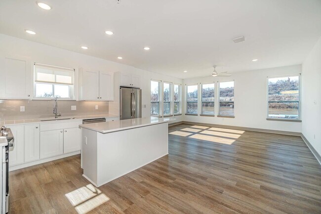 Building Photo - 256 Manhattan Blvd