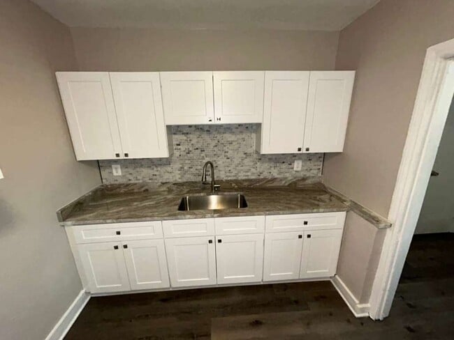 Building Photo - Beautiful Renovated Colonial