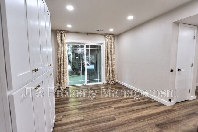 Building Photo - 3160 Watt Ave