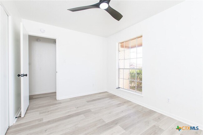 Building Photo - 1609 Hughes Ave