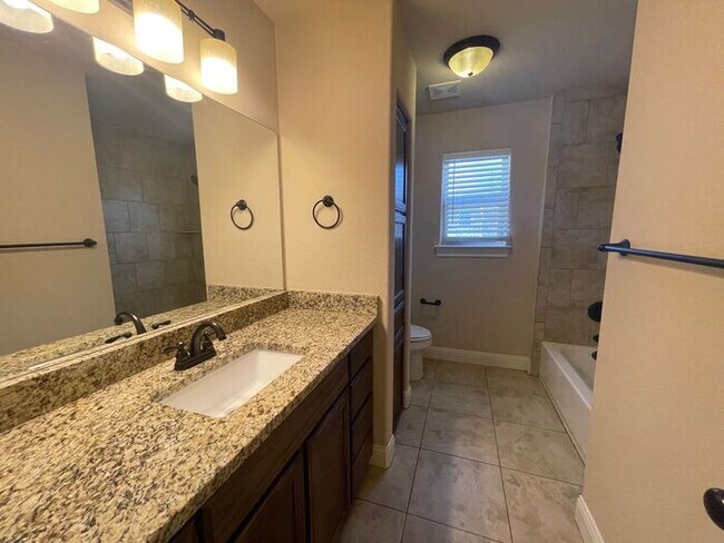 Building Photo - Beautiful Benbrook 3B/2.5B Townhome ((Stai...