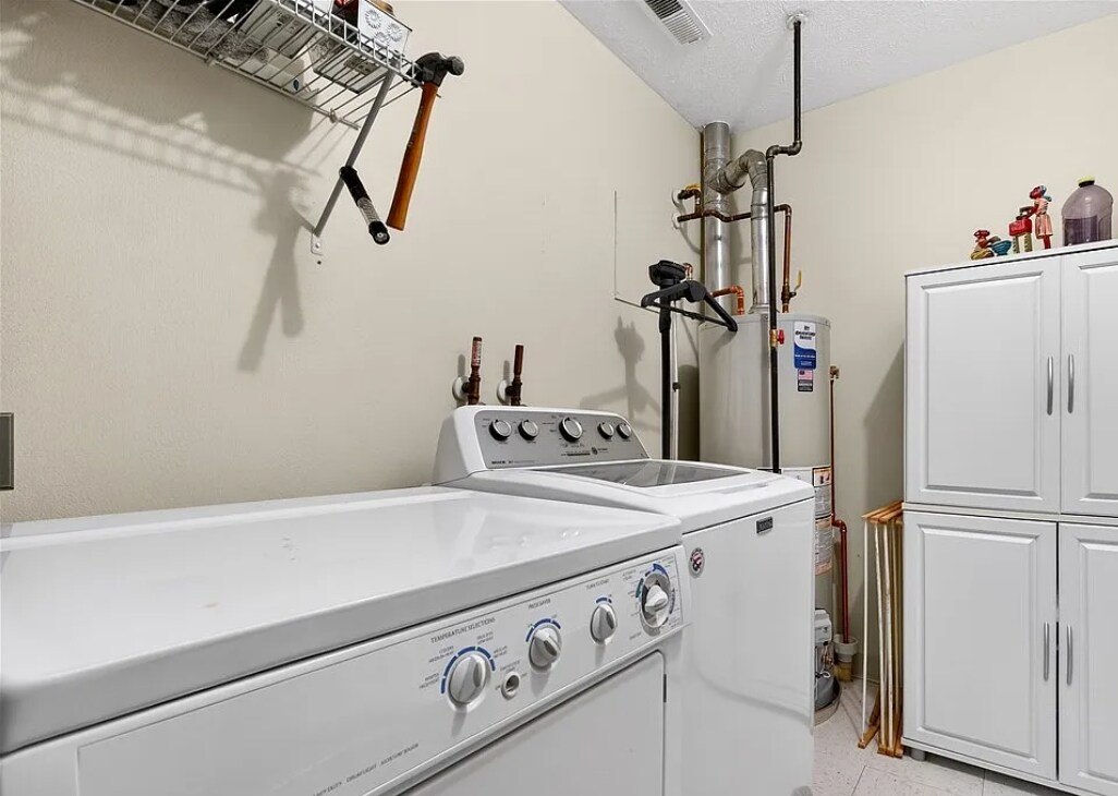 Building Photo - 10373 Glenway Dr