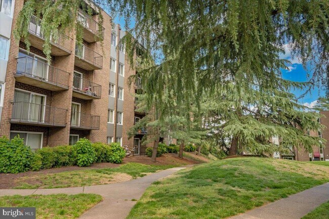 Building Photo - 60 S Van Dorn St