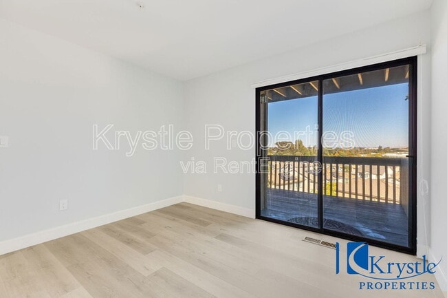 Building Photo - 20 Knoll Dr