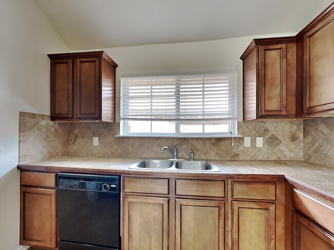 Building Photo - 2165 Robin Ridge Ln