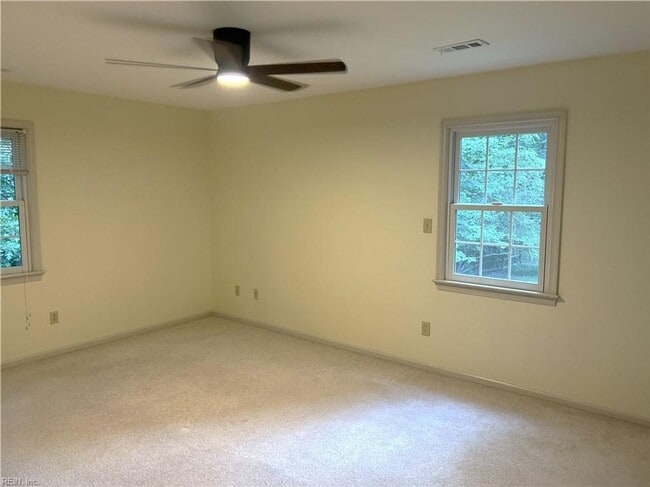 Building Photo - 203 Kenmar Dr