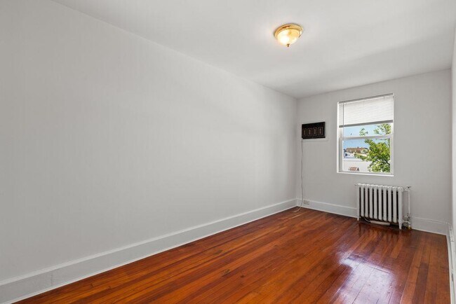 Building Photo - 114 56th St
