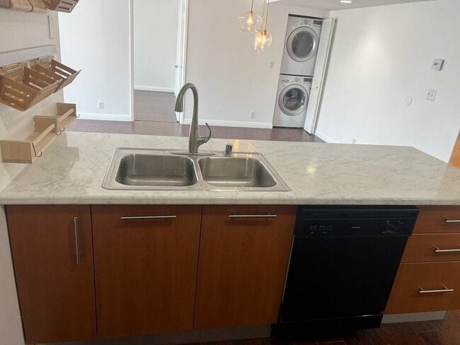Building Photo - $3850 / 3br - Condo 3 beds 2 baths (West LA)