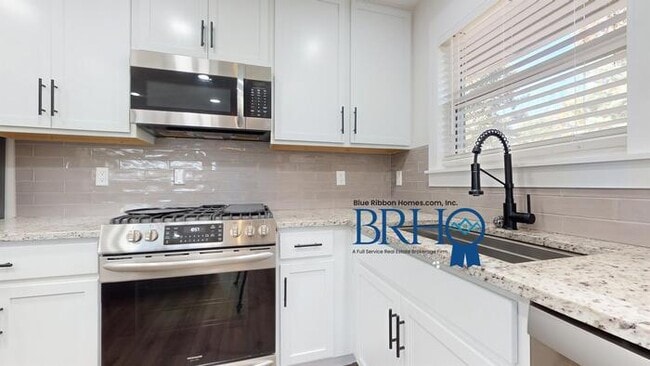 Building Photo - 501 Idlewood Ln