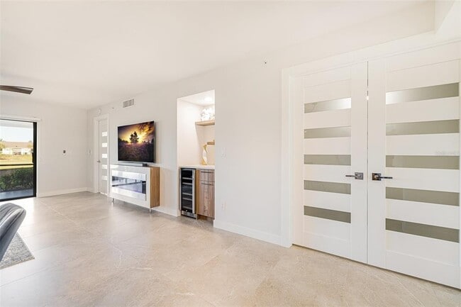 Building Photo - 16320 Kelly Cove Dr