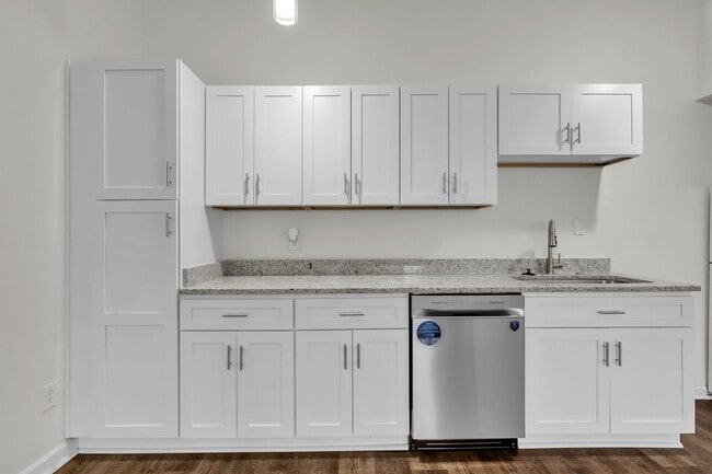 Building Photo - Almost New & Ready for you! Lovely 1 Bedroom/1 Bath Condo