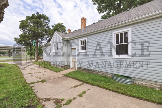 Building Photo - 224 N Minnesota St