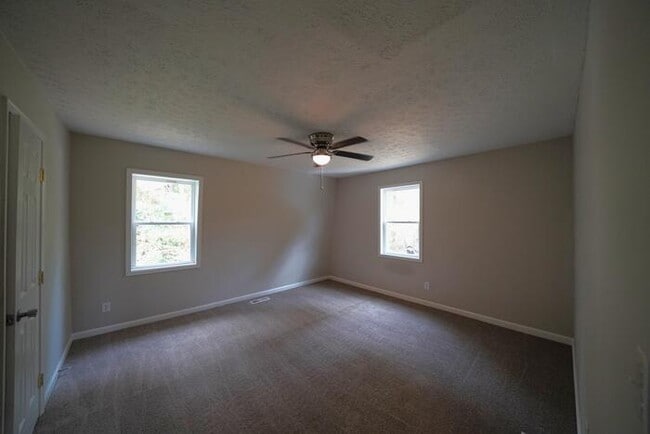 Building Photo - 50 Walker Dr