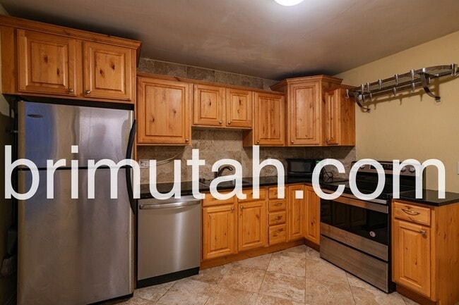 Building Photo - 1266 Parkway Ave