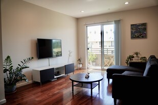 Building Photo - 940 Elden Ave