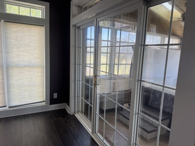 Building Photo - 118 Captains Ln